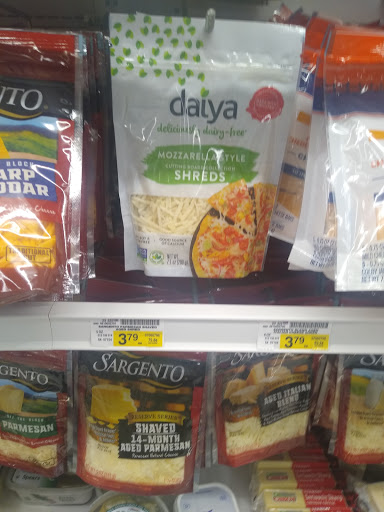 Grocery Store «Jewel-Osco», reviews and photos, 234 E Veterans Pkwy, Yorkville, IL 60560, USA