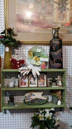 Flea Market «Springfield Flea Market & Gifts», reviews and photos, 1325 E Trafficway St, Springfield, MO 65802, USA