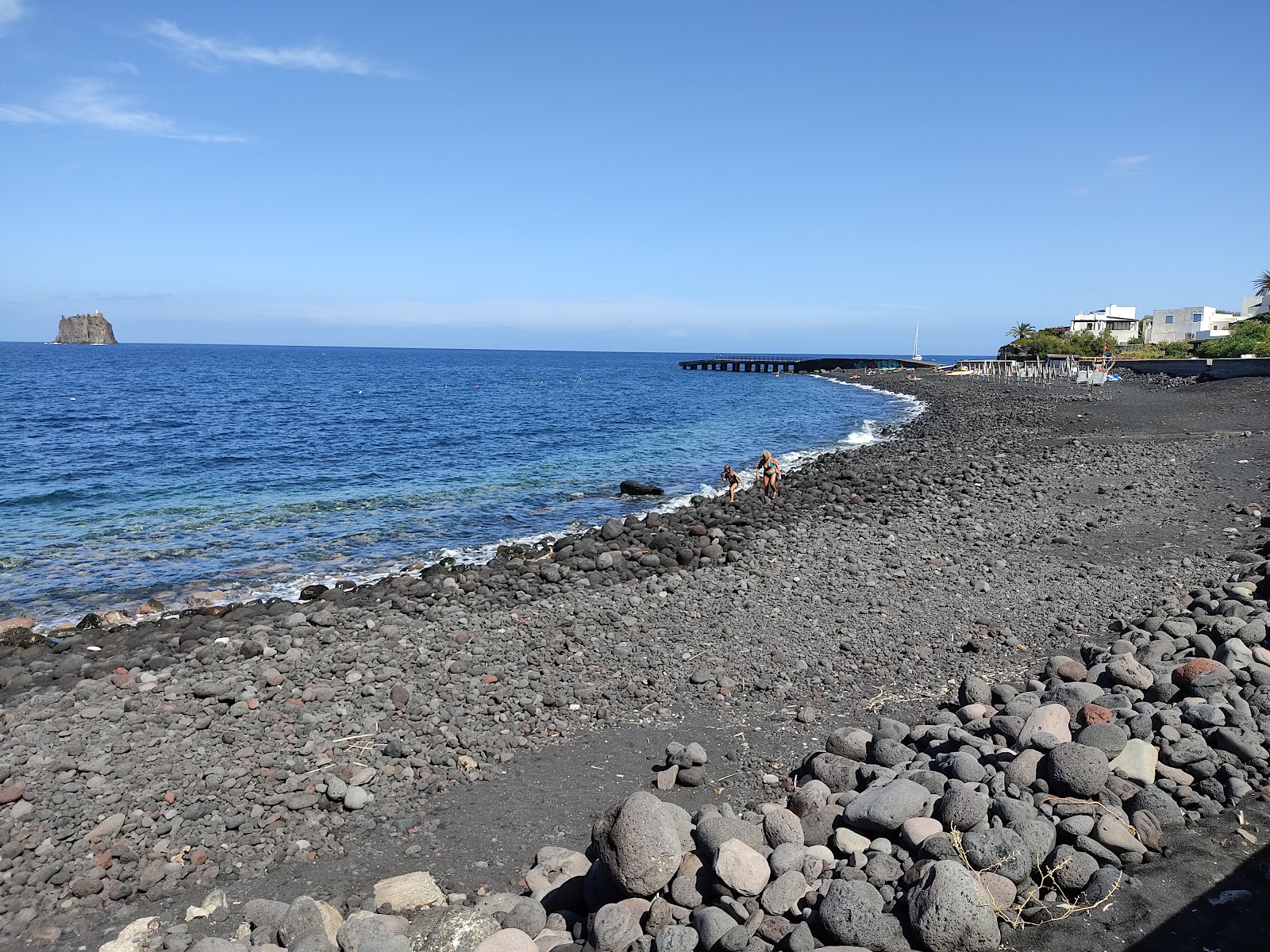 Foto av Spiaggia Lunga med vit sand & stenar yta