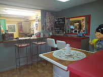 Atmosphère du Restaurant de hot-dogs BANKIZ ET KAPALA à Marboz - n°2