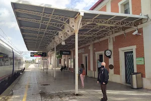 Estación de tren Villena image