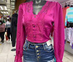 Plaza de la mujer photo