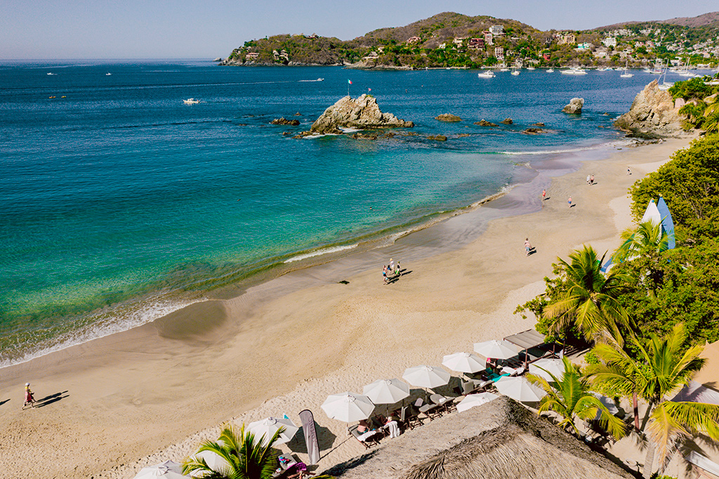 Foto van Ropa Strand met ruim strand