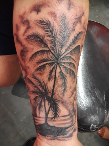 Tattoo Shop «iDrive Tattoo Shop Orlando», reviews and photos, 7513 International Dr, Orlando, FL 32819, USA