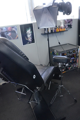 Tattoo Shop «Chi-Town Effects Tattoo», reviews and photos, 419 S Lake St, Aurora, IL 60506, USA