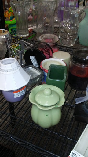 Thrift Store «7th St & Union Hills Goodwill Retail Store & Donation Center», reviews and photos, 710 E Union Hills Dr, Phoenix, AZ 85024, USA