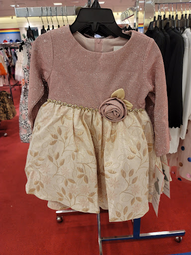 Department Store «Von Maur», reviews and photos, 115 Iowa River Landing Pl, Coralville, IA 52241, USA