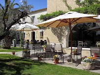 Extérieur du Hôtel restaurant Val Baussenc, The Originals Relais. Trois étoiles en Provence. à Maussane-les-Alpilles - n°4