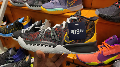 Sporting Goods Store «Champs Sports», reviews and photos, 1189 Glendale Galleria, Glendale, CA 91210, USA