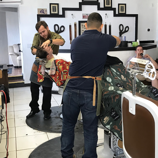 Barber Shop «LEGENDZ CLASSIC BARBER SHOP», reviews and photos, 207 N Center St, Arlington, TX 76011, USA