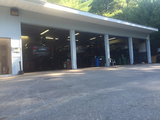 Auto Repair Shop «Checkered Flag Auto Repair», reviews and photos, 174 Hartford Ave, East Granby, CT 06026, USA