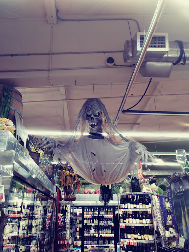 Grocery Store «Newport Avenue Market», reviews and photos, 1121 NW Newport Ave, Bend, OR 97703, USA