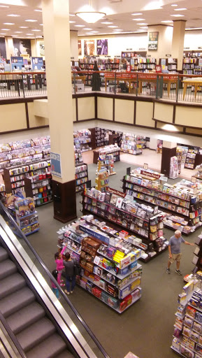 Book Store «Barnes & Noble», reviews and photos, 47 E Chicago Ave, Naperville, IL 60540, USA