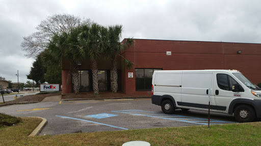 Shipping and Mailing Service «FedEx Ship Center», reviews and photos, 840 Lakeside Dr, Mobile, AL 36693, USA