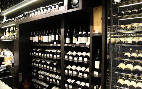 St Swithins Wine Shippers image