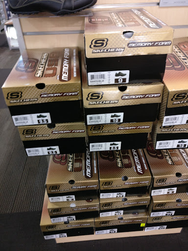 Shoe Store «DSW Designer Shoe Warehouse», reviews and photos, 3889 Medina Rd, Akron, OH 44333, USA