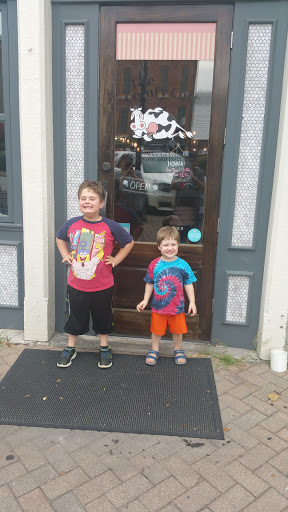 Ice Cream Shop «The Comfy Cow New Albany», reviews and photos, 109 E Market St, New Albany, IN 47150, USA