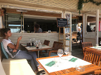 Atmosphère du Restaurant méditerranéen Le Flamingo - L'Ecailler Du Port à Carqueiranne - n°19