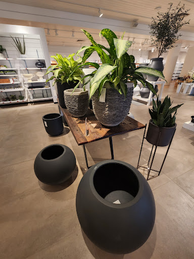 Furniture Store «Crate and Barrel», reviews and photos, 358 San Lorenzo Ave, Coral Gables, FL 33146, USA