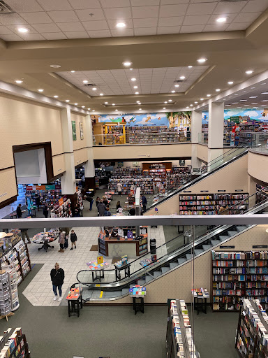 Book Store «Barnes & Noble», reviews and photos, 4015 Medina Rd, Akron, OH 44333, USA
