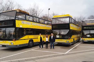 Stadtrundfahrt Nürnberg- Die gelben Doppeldecker image
