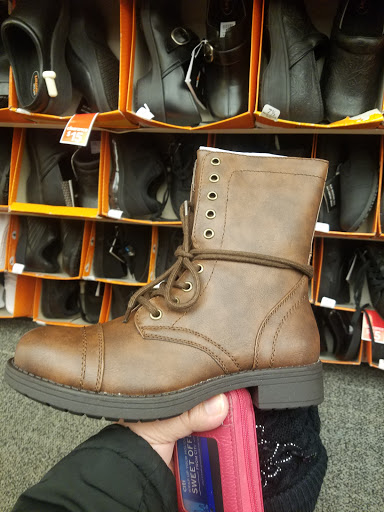 Shoe Store «Payless ShoeSource», reviews and photos, 5808 Bergenline Ave, West New York, NJ 07093, USA