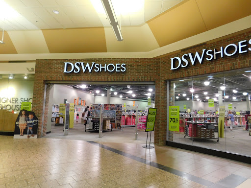 Shopping Mall «Woburn Mall», reviews and photos, 296 Mishawum Rd, Woburn, MA 01801, USA