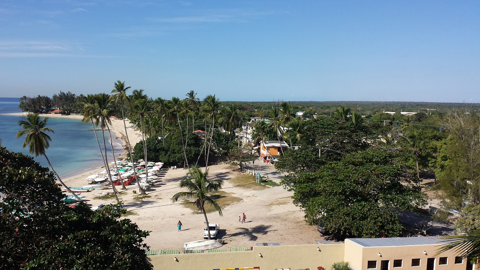 Φωτογραφία του Guayacanes beach με επίπεδο καθαριότητας εν μέρει καθαρό