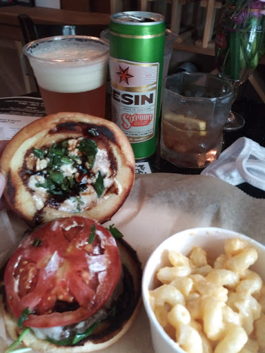 Lounge «Snapshots Lounge», reviews and photos, 1320 Weaver Dr, Granville, OH 43023, USA