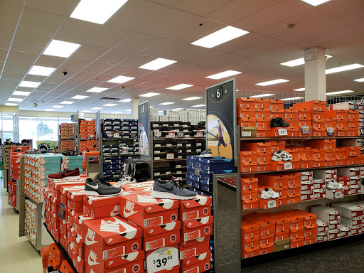 Shoe Store «Shoe Carnival», reviews and photos, 5493 S 76th St, Greendale, WI 53129, USA