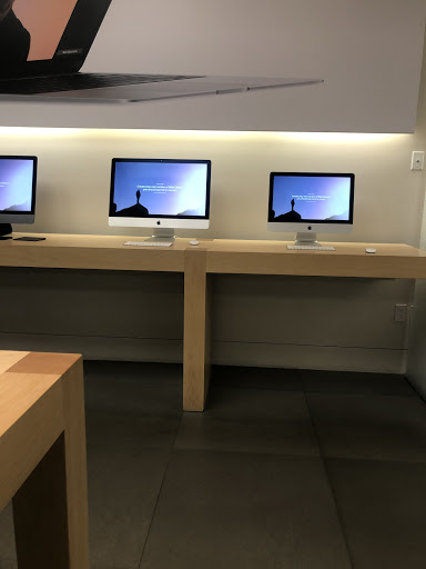 Computer Store «Apple Mall of America», reviews and photos, 132 South Avenue, Bloomington, MN 55425, USA