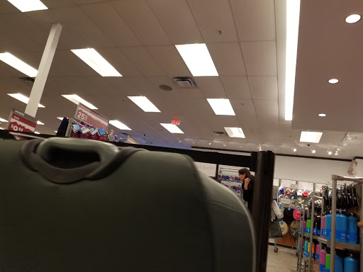 Sportswear Store «Columbia Sportswear Store - Gilroy, CA», reviews and photos, 681 Leavesley Rd d135, Gilroy, CA 95020, USA