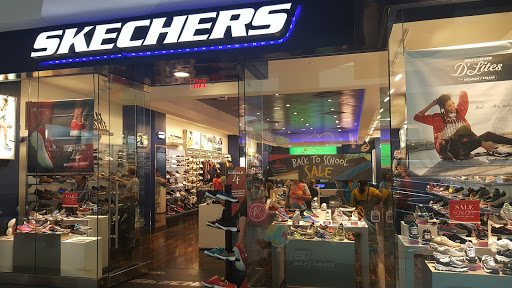 Shoe Store «SKECHERS Retail», reviews and photos, 5 Woodfield Mall, Schaumburg, IL 60173, USA