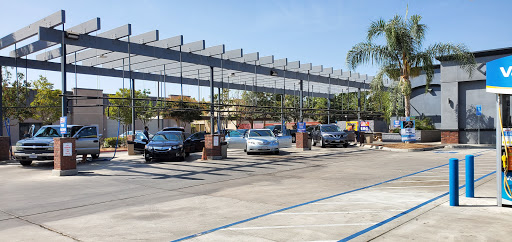 Crews Magic Hand Car Wash #3 | Herndon & Ingram en Fresno