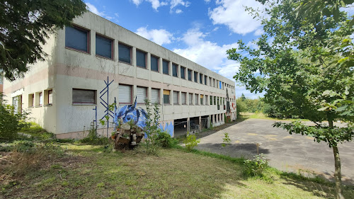 Le Collège Fou Fou Fou à Saint-Georges-de-Reintembault