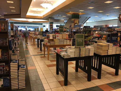 Book Store «Barnes & Noble», reviews and photos, 765 NJ-17, Paramus, NJ 07652, USA