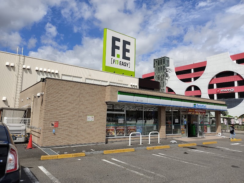 ファミリーマート 三条一丁目店