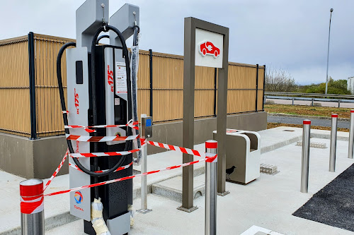 Station de recharge pour véhicules électriques à Épône