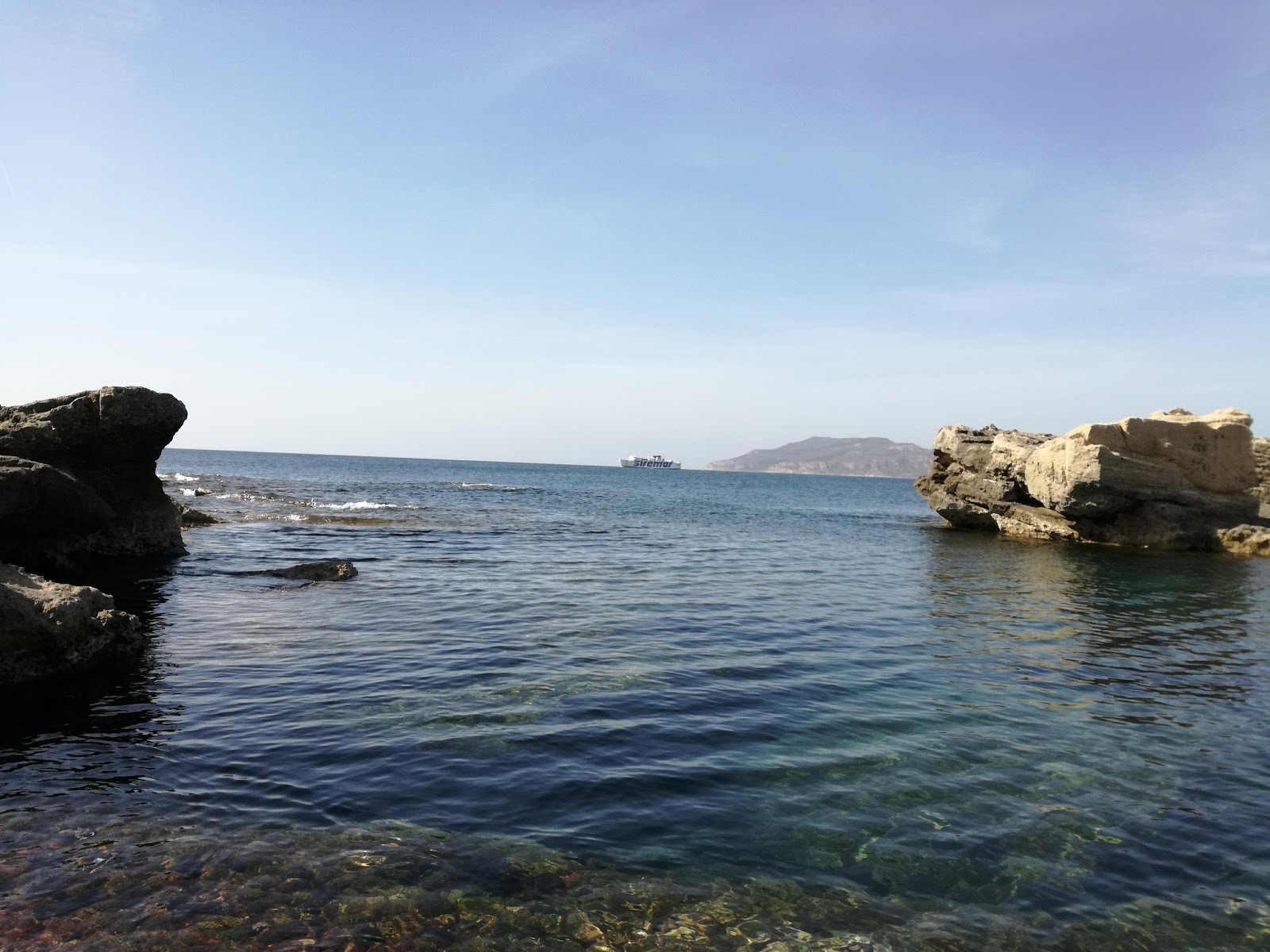 Valokuva Cala Graziosa beach IIista. sisältäen suora ranta