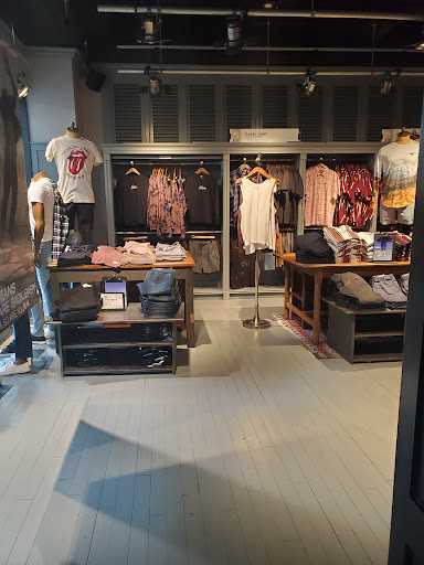 Clothing Store «Hollister Co.», reviews and photos, 3393 Peachtree Rd, Atlanta, GA 30326, USA