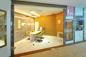 Allure Beauty Saloon - West Mall image