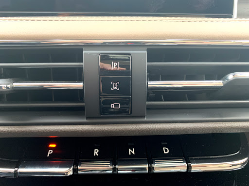 Car Dealer «Lunde Auto Center», reviews and photos, 140 40th St S, Fargo, ND 58103, USA