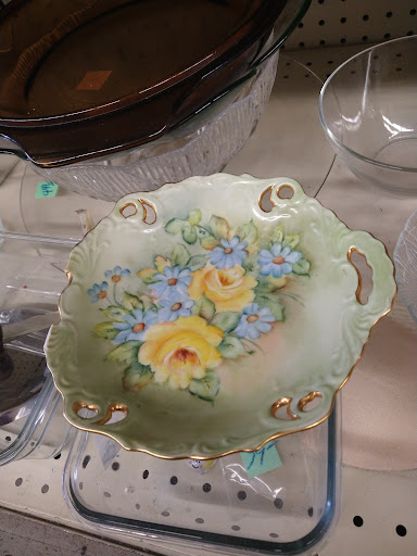 Thrift Store «Thrift Center Thrift Store», reviews and photos, 1060 El Camino Real, San Carlos, CA 94070, USA