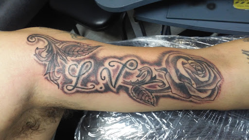 Tattoo Shop «Royal Ink», reviews and photos, 6408 Gulf Fwy, Houston, TX 77023, USA