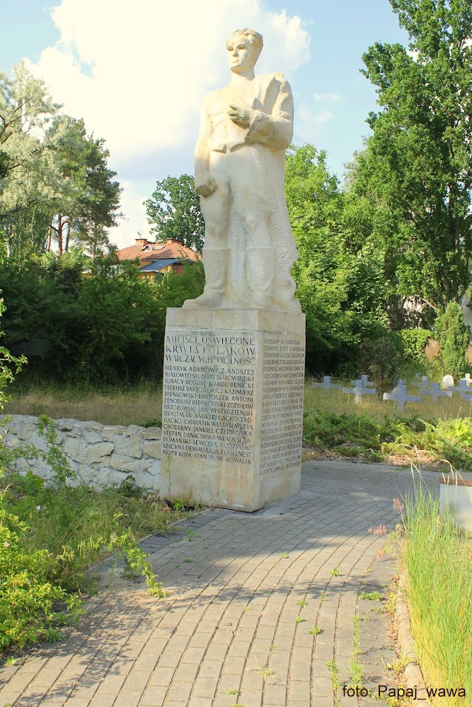 Cmentarz-Pomnik w Wawrze