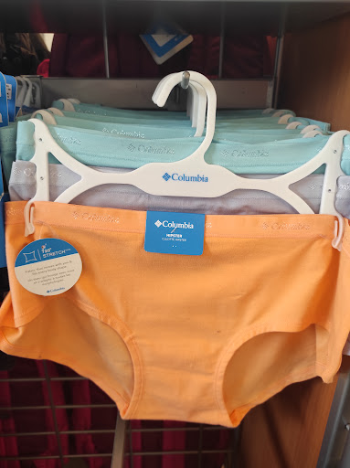 Sportswear Store «Columbia Sportswear Outlet Store», reviews and photos, 5885 Gulf Fwy #301, Texas City, TX 77591, USA