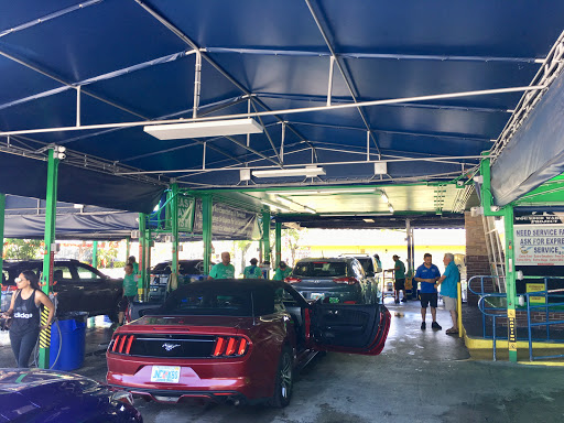 Hollywood's Finest Hand Car Wash en Hollywood
