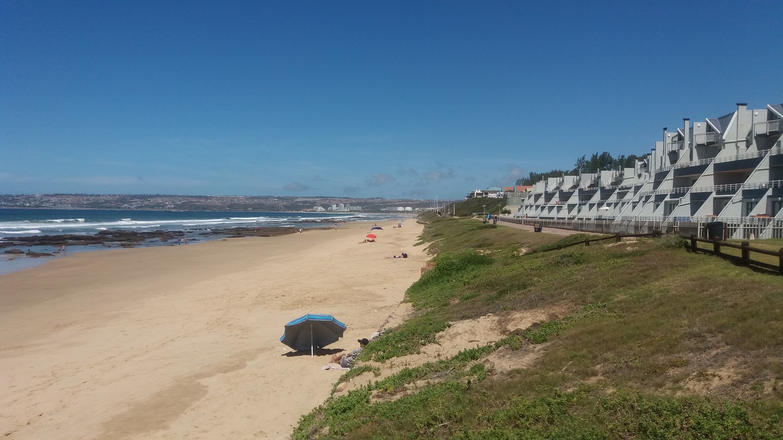 Foto di Hartenbos beach con una superficie del sabbia beige fine