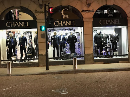 Chanel-Vêtements à Oyonnax