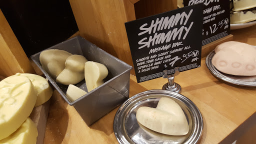 Cosmetics Store «LUSH», reviews and photos, 512 Orland Square Dr, Orland Park, IL 60462, USA